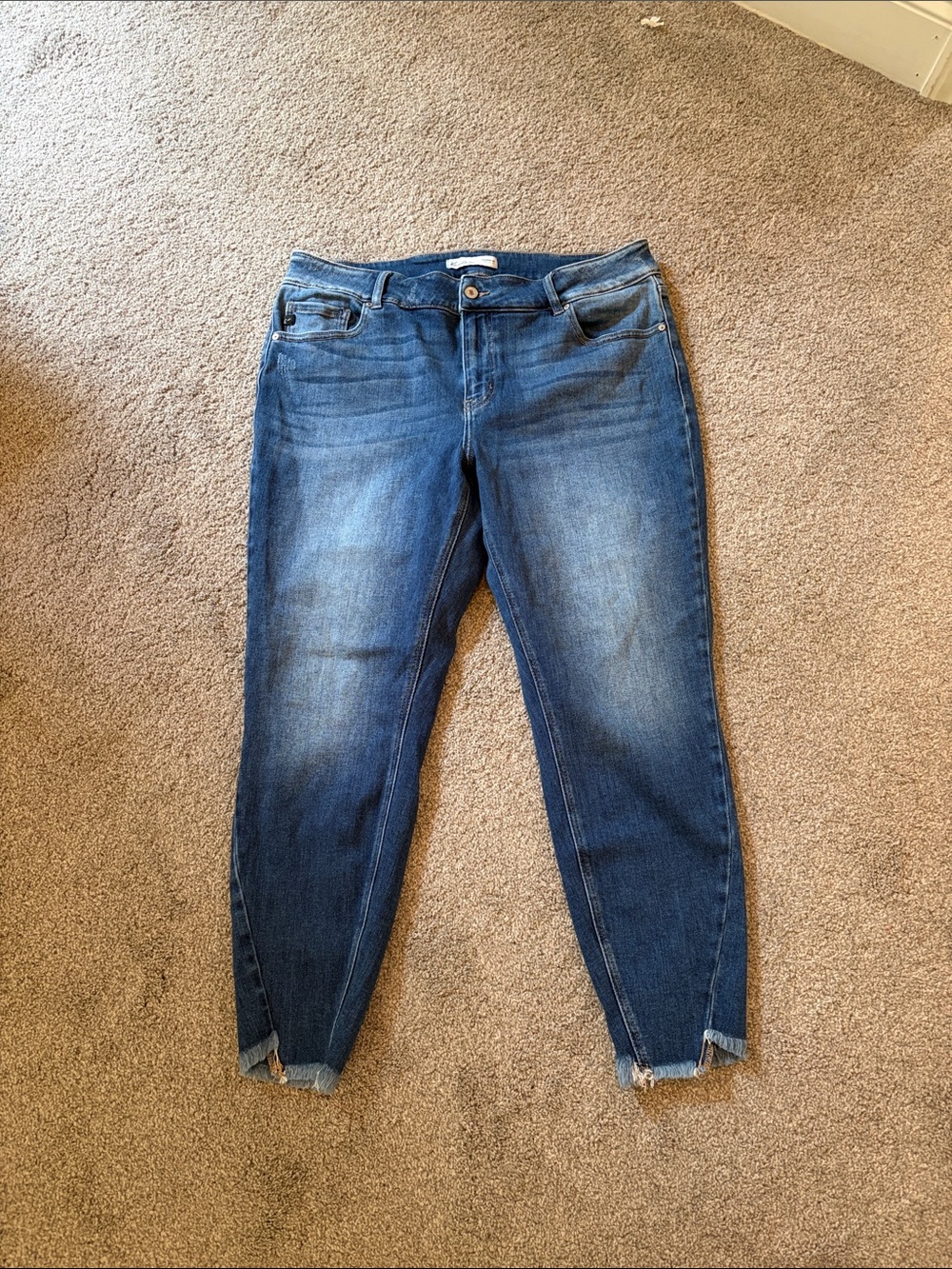 KanCan Blue Washed Cropped Ankle Jeans with Frayed Hem